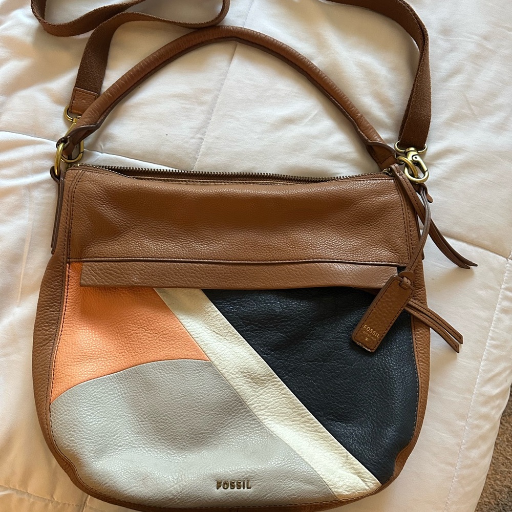 Fossil Tan and Black Shoulder Bag with Modern Design